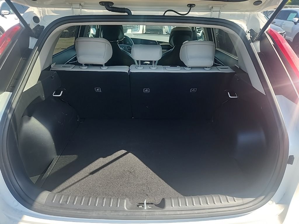 Used 2023 White Kia EX image 18