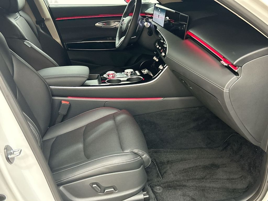 2026 GENESIS GV70 Standard - Photo 16
