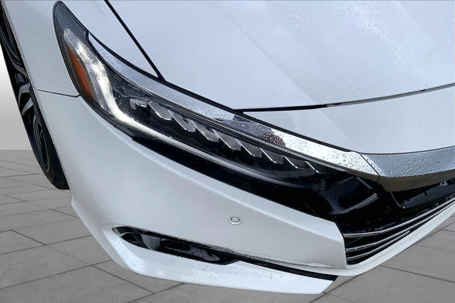 Used 2022 Platinum White Pearl Honda Touring image 26