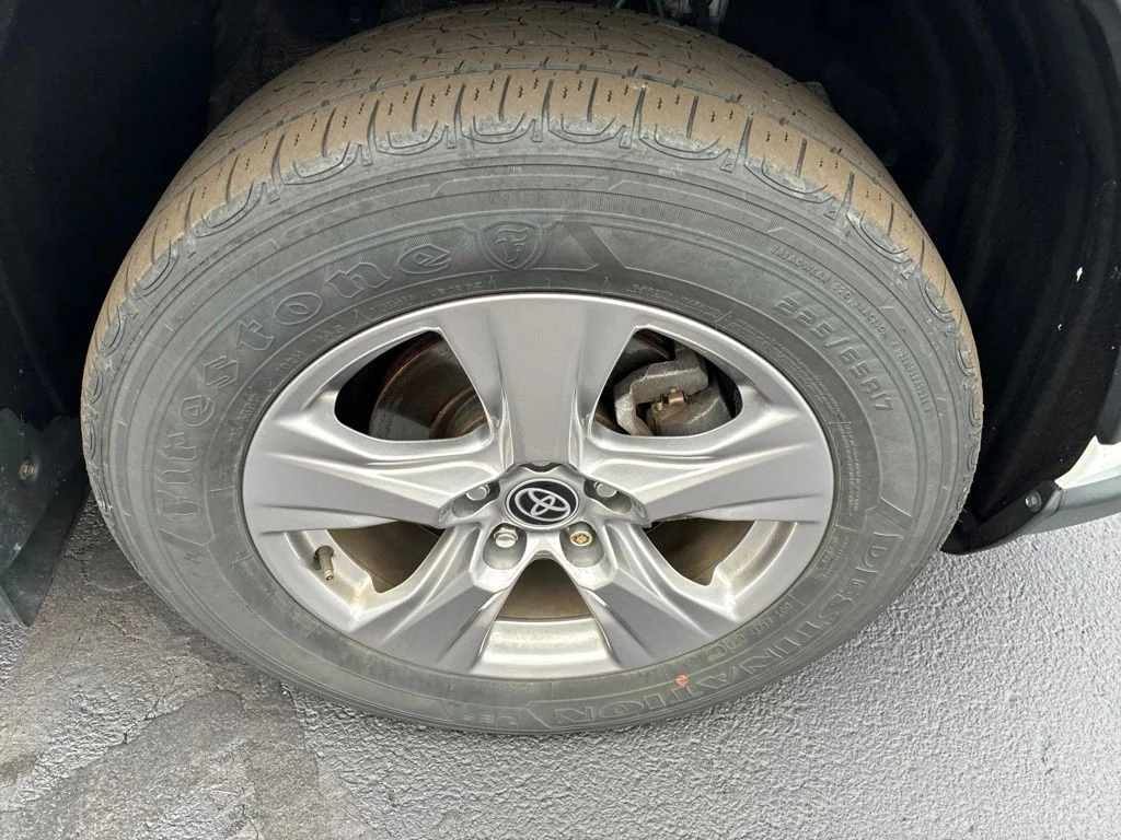 Used 2022 White Toyota XLE image 9