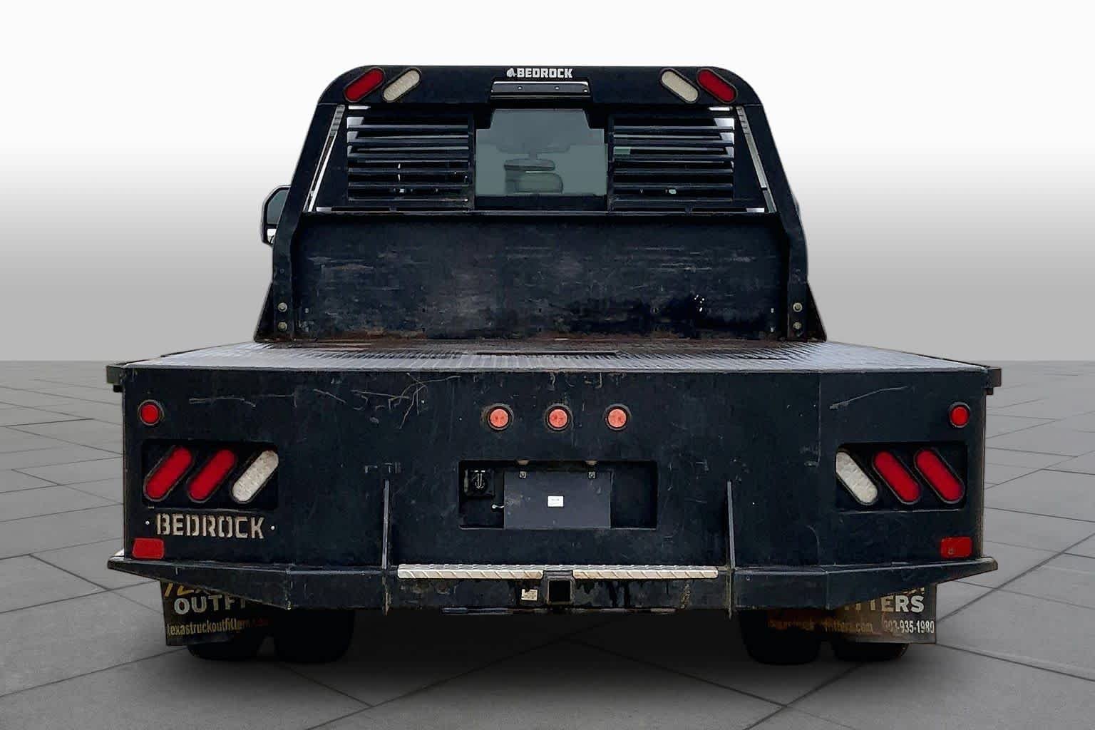 Pre-Owned 2020 Ford Super Duty F-350 DRW Chassis Cab XL