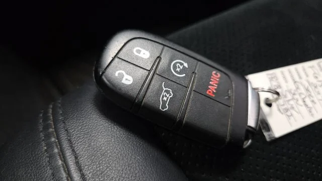 Used 2017 Billet Silver Metallic Jeep Altitude image 33