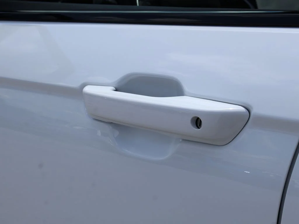 New 2026 Bright White Clear-Coat Exterior Paint Jeep Limited image 21