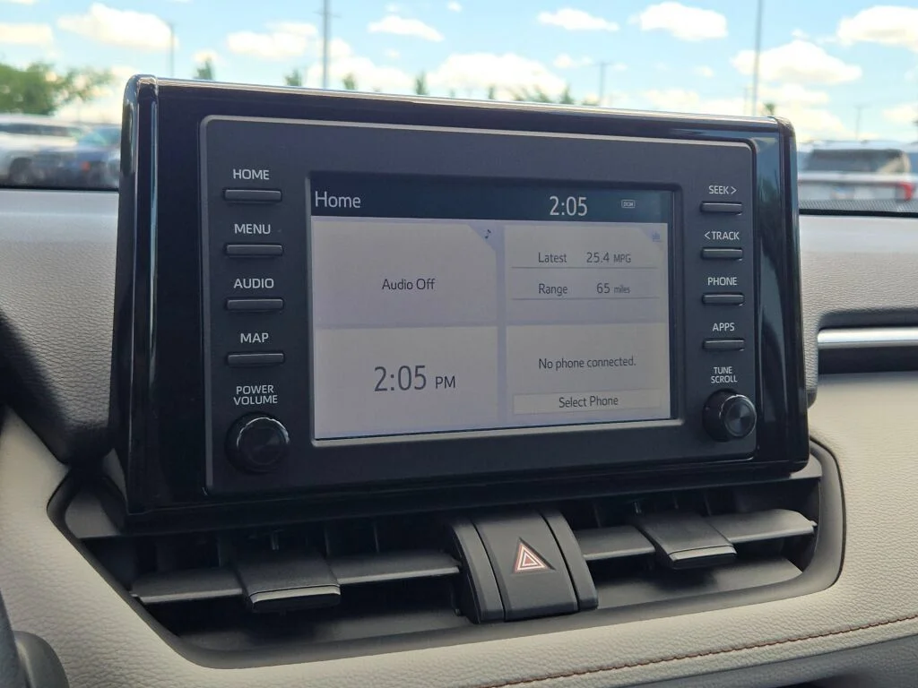 Used 2019 White Toyota XLE image 29