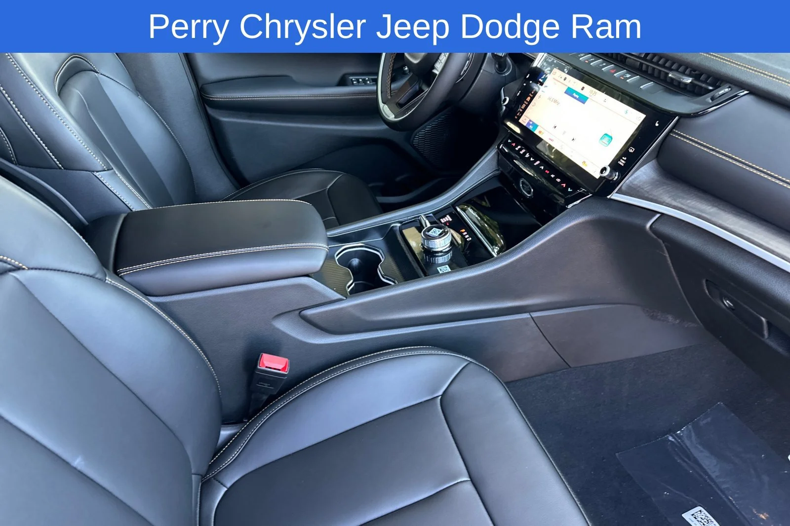 New 2026 Diamond Black Crystal Pearl-Coat Exterior Paint Jeep Limited image 13
