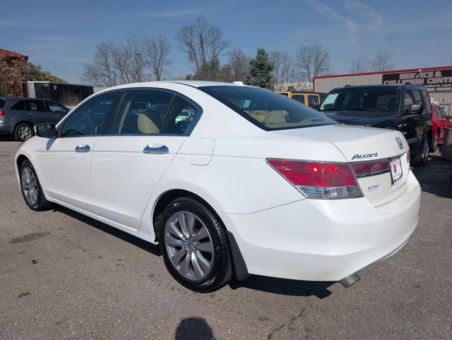 Used 2011 White Honda EX-L image 4