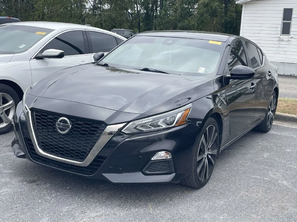 Used 2020 Black Nissan 2.5 SR image 4