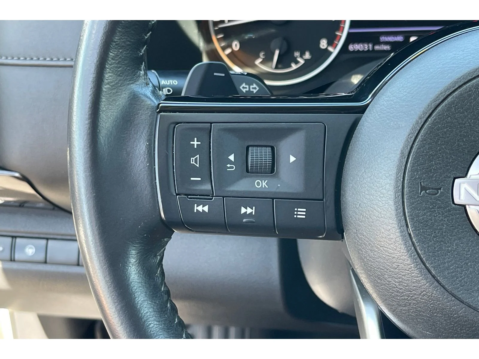 Used 2022 Pearl White Tricoat Nissan SV image 36
