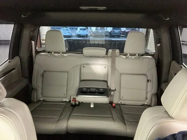 Used 2024 White GMC SLT image 28