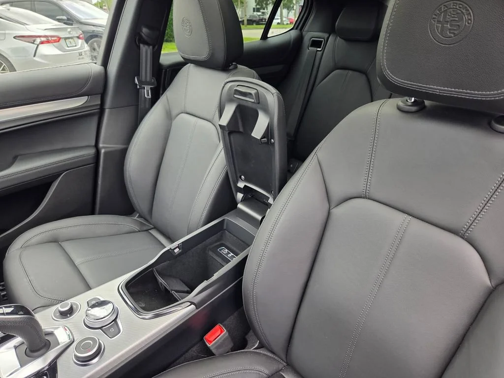New 2025 Moonlight Gray Metallic Alfa Romeo Base image 17