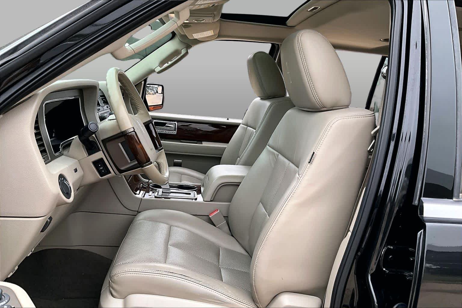Used 2014 Tuxedo Black Metallic Lincoln  image 7