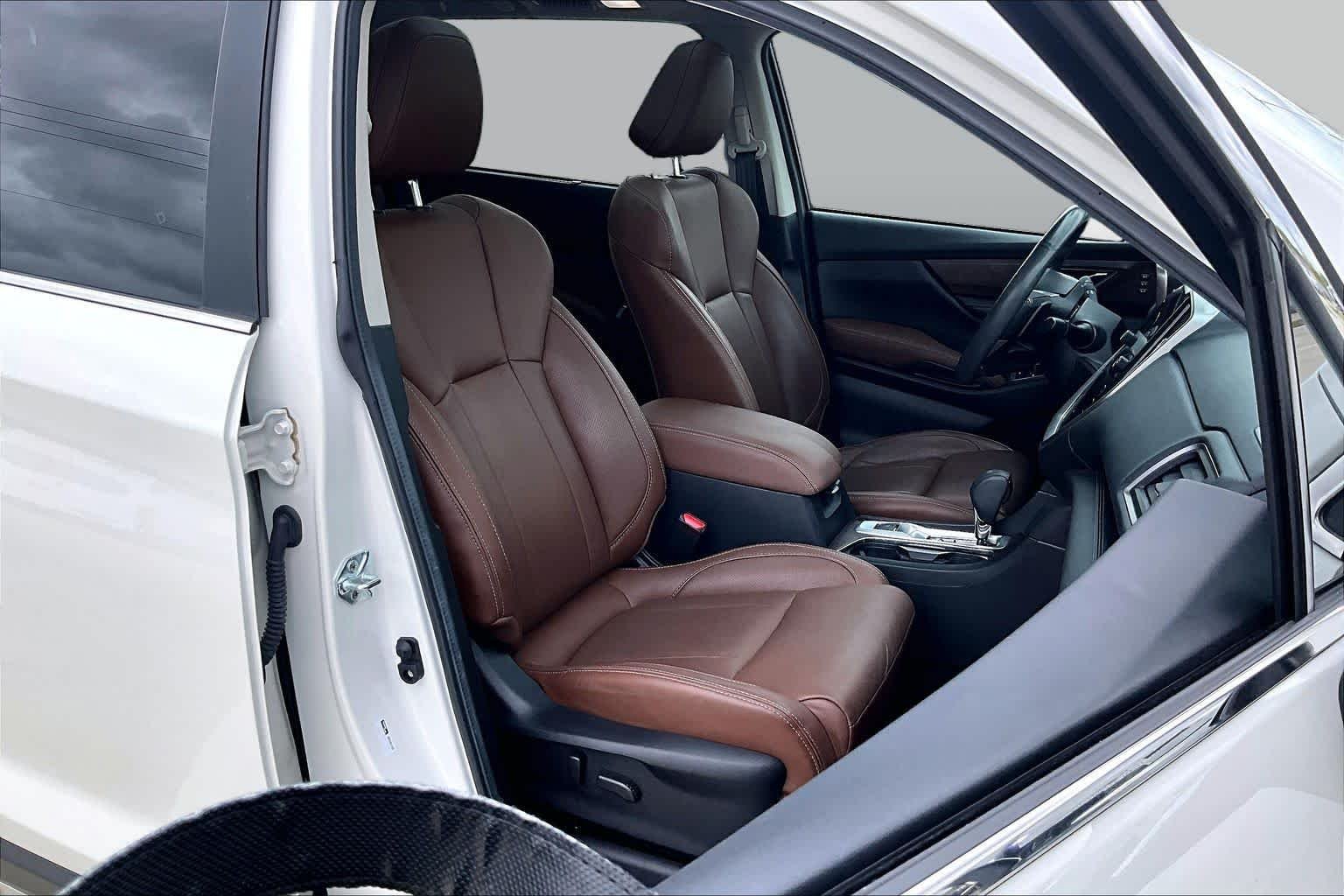 Used 2025 Crystal White Pearl Subaru Touring image 9