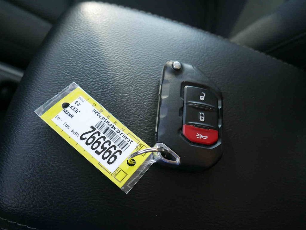 Used 2023 Green Jeep Sahara image 30