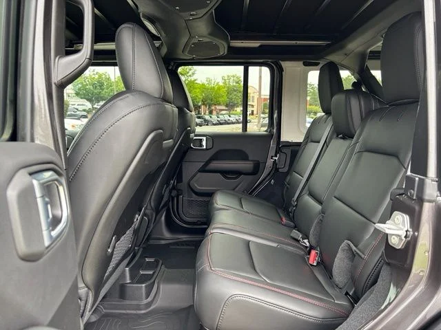 New 2026 Granite Crystal Metallic Clear-Coat Exterior Paint Jeep Rubicon X image 25