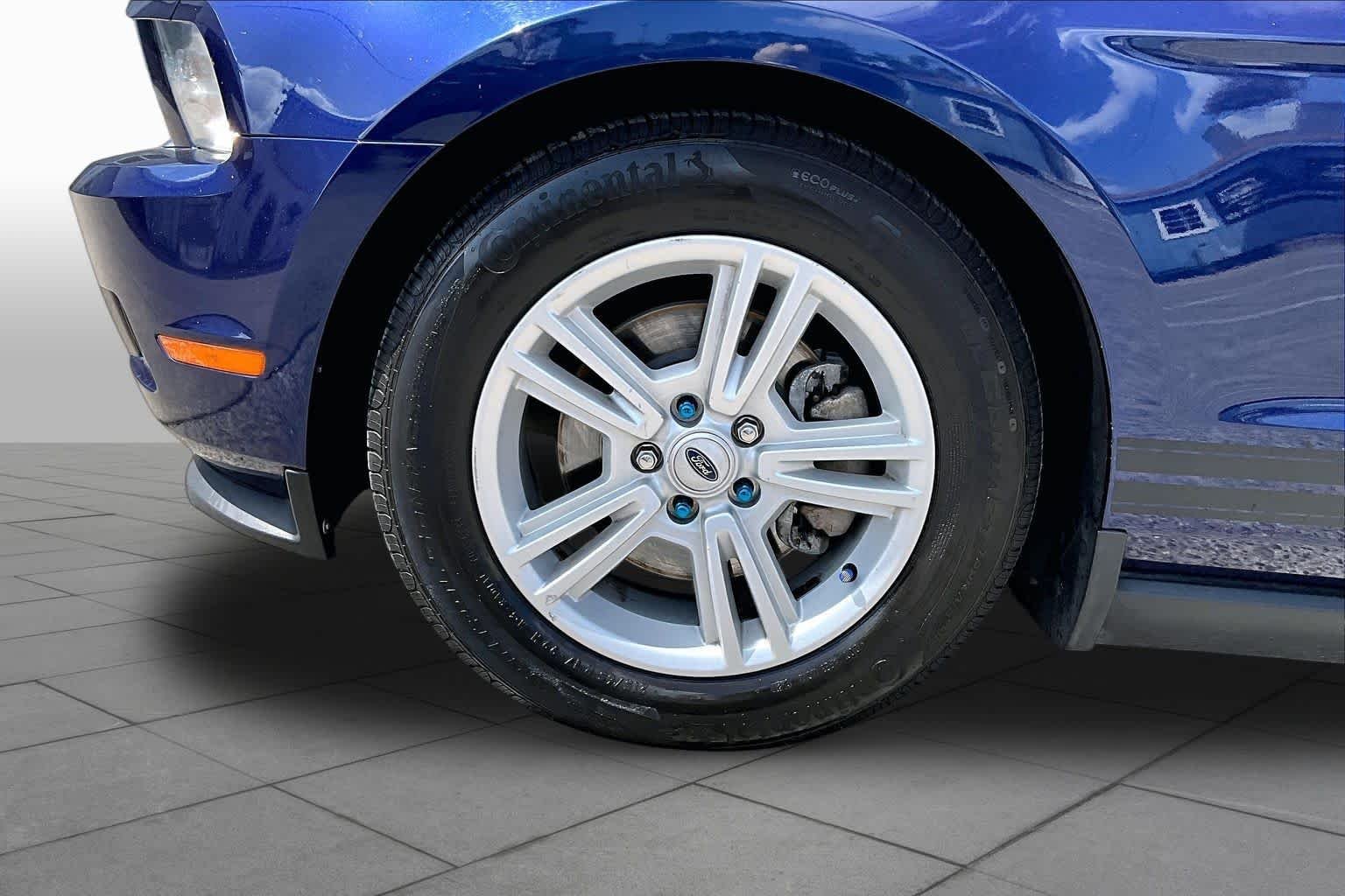 Used 2012 Kona Blue Metallic Ford V6 image 11