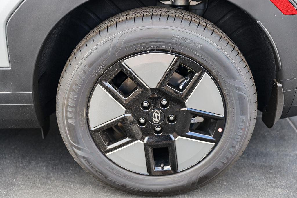 New 2026 Shimmering Silver Hyundai SEL image 8