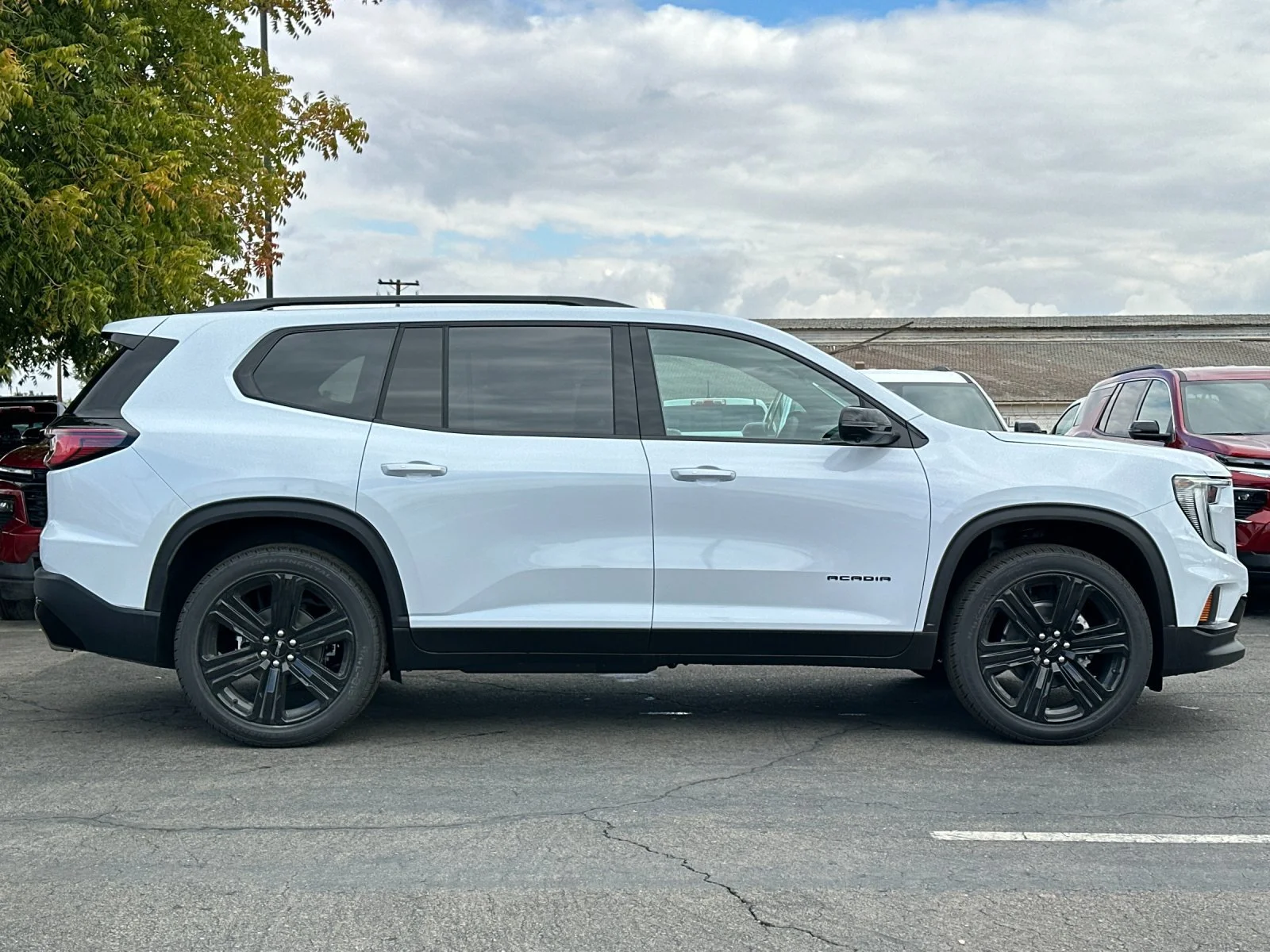 New 2027 Glacier White Tricoat GMC Elevation image 3