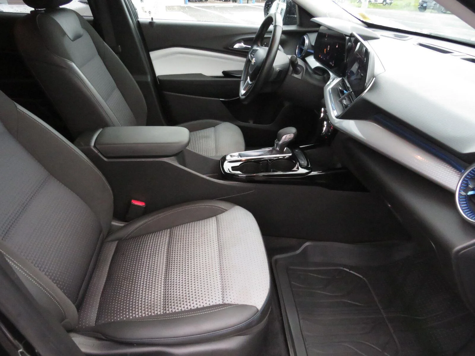 Used 2024 Mosaic Black Metallic Chevrolet LT image 17