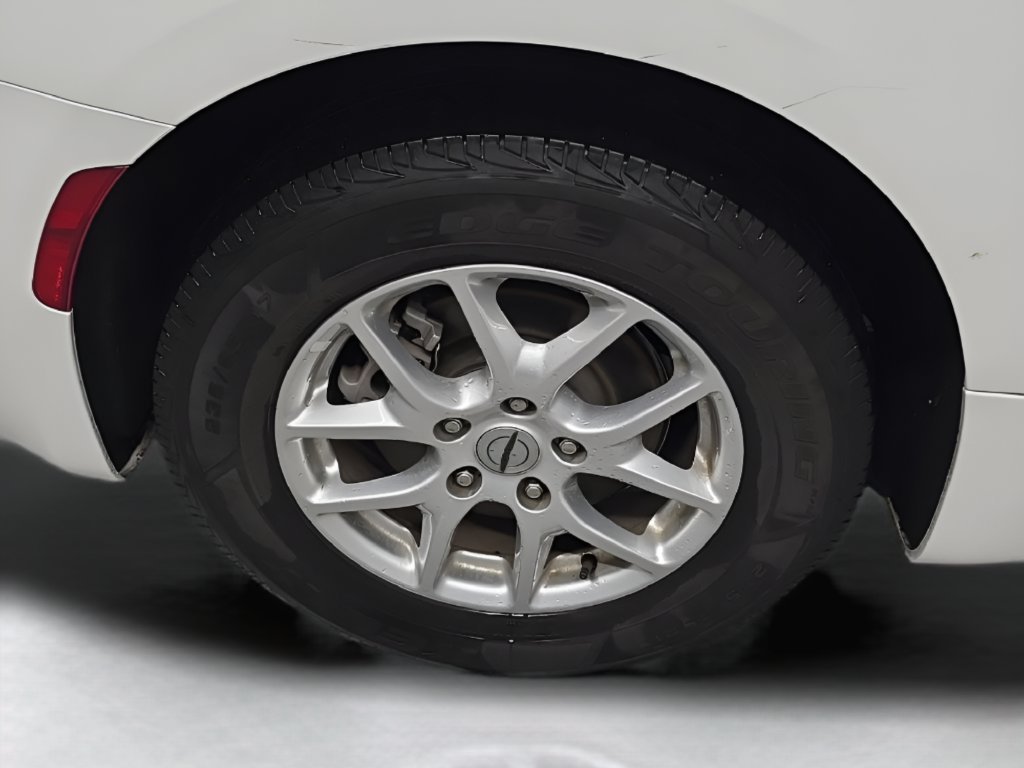 Used 2022 White Chrysler LX image 26