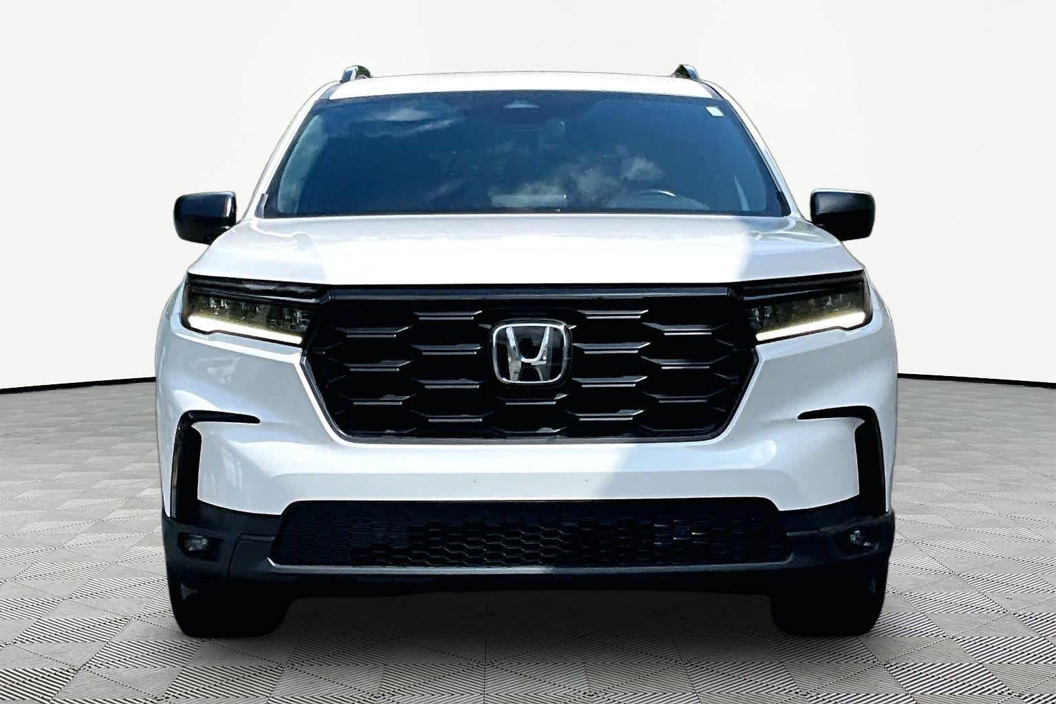 Used 2025 Platinum White Pearl Honda Sport image 4