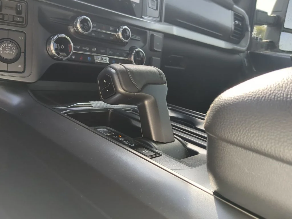Used 2025  Ford Lariat image 17
