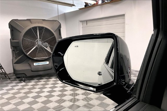 Used 2025 Black Chevrolet Z71 image 40