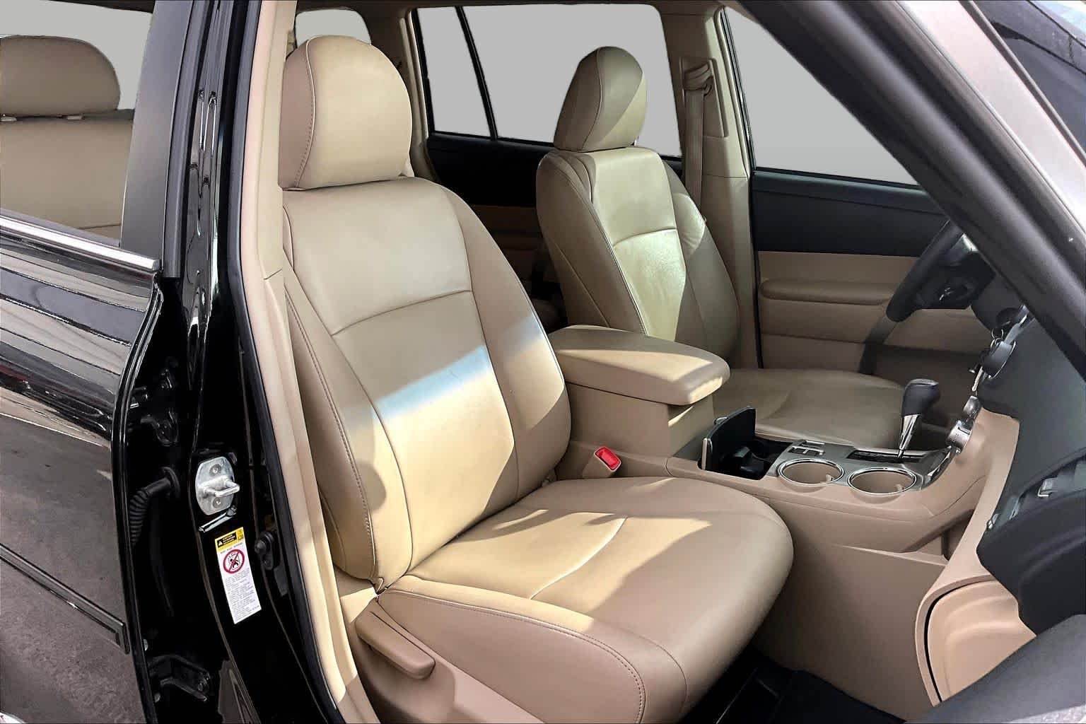 Used 2013 Black Toyota SE image 9