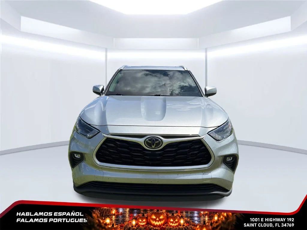 Used 2022 Silver Toyota XLE image 8