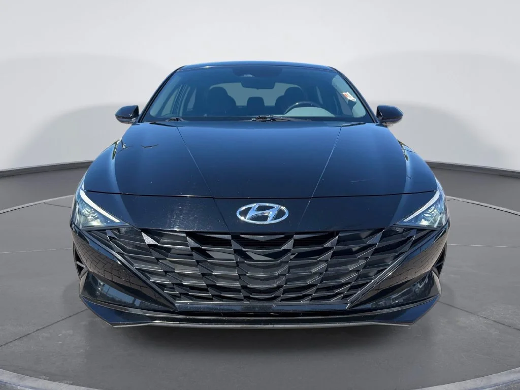 Used 2023 Black Hyundai SEL image 2