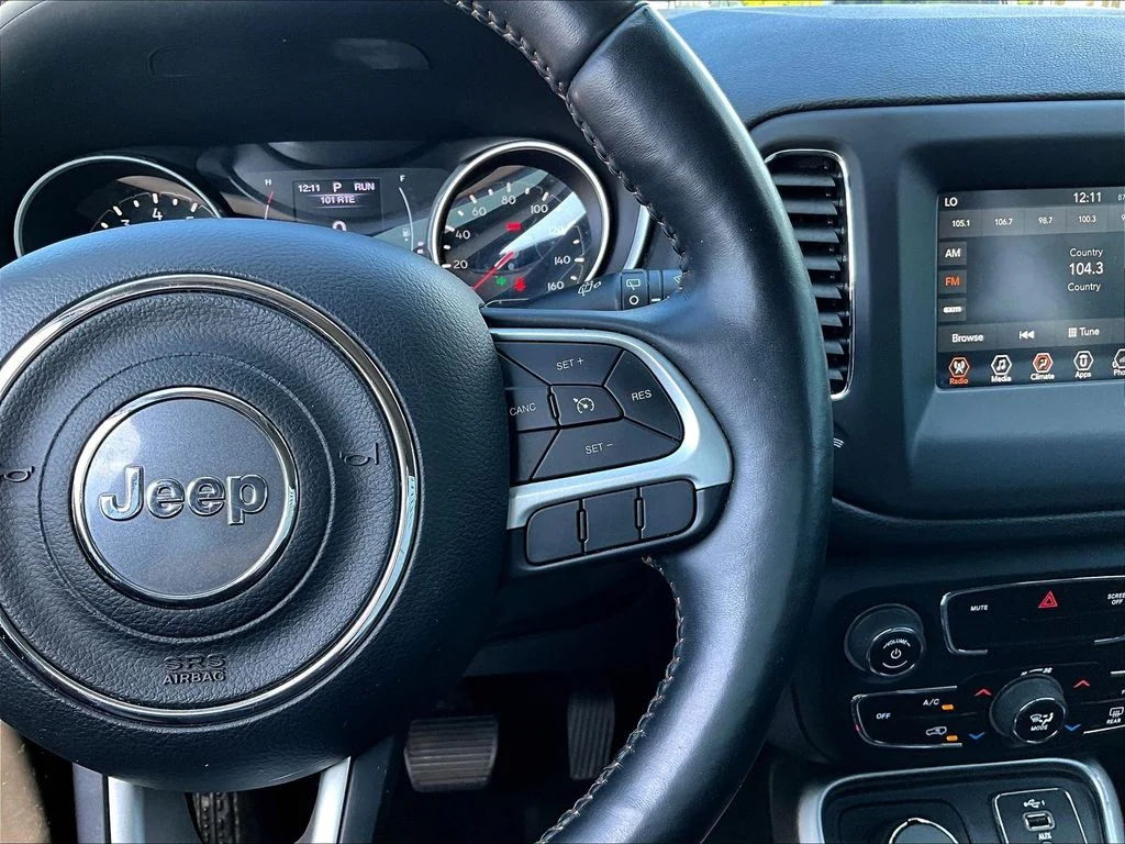Used 2019 Crystal Metallic Jeep Latitude image 12