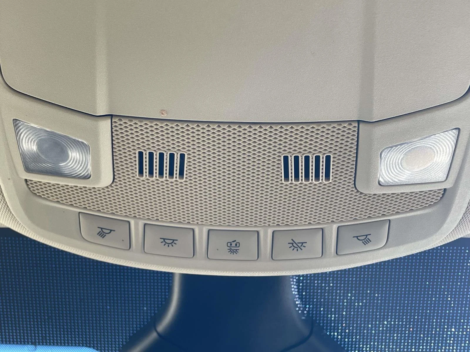 Used 2020 Magnetic Metallic Ford SE image 22