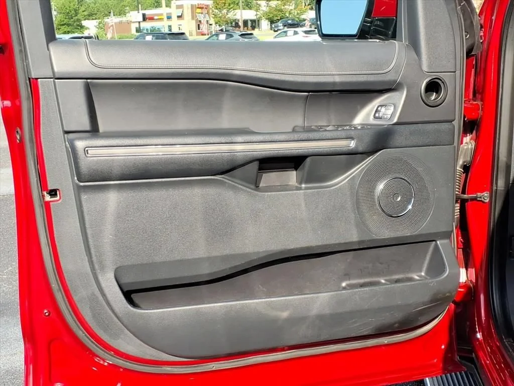 Used 2022 Red Ford XLT image 5