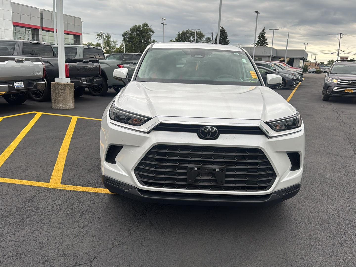 Used 2025 Wind Chill Pearl Toyota LE image 2