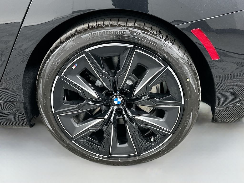 New 2026 Black Sapphire Metallic BMW 740i image 23
