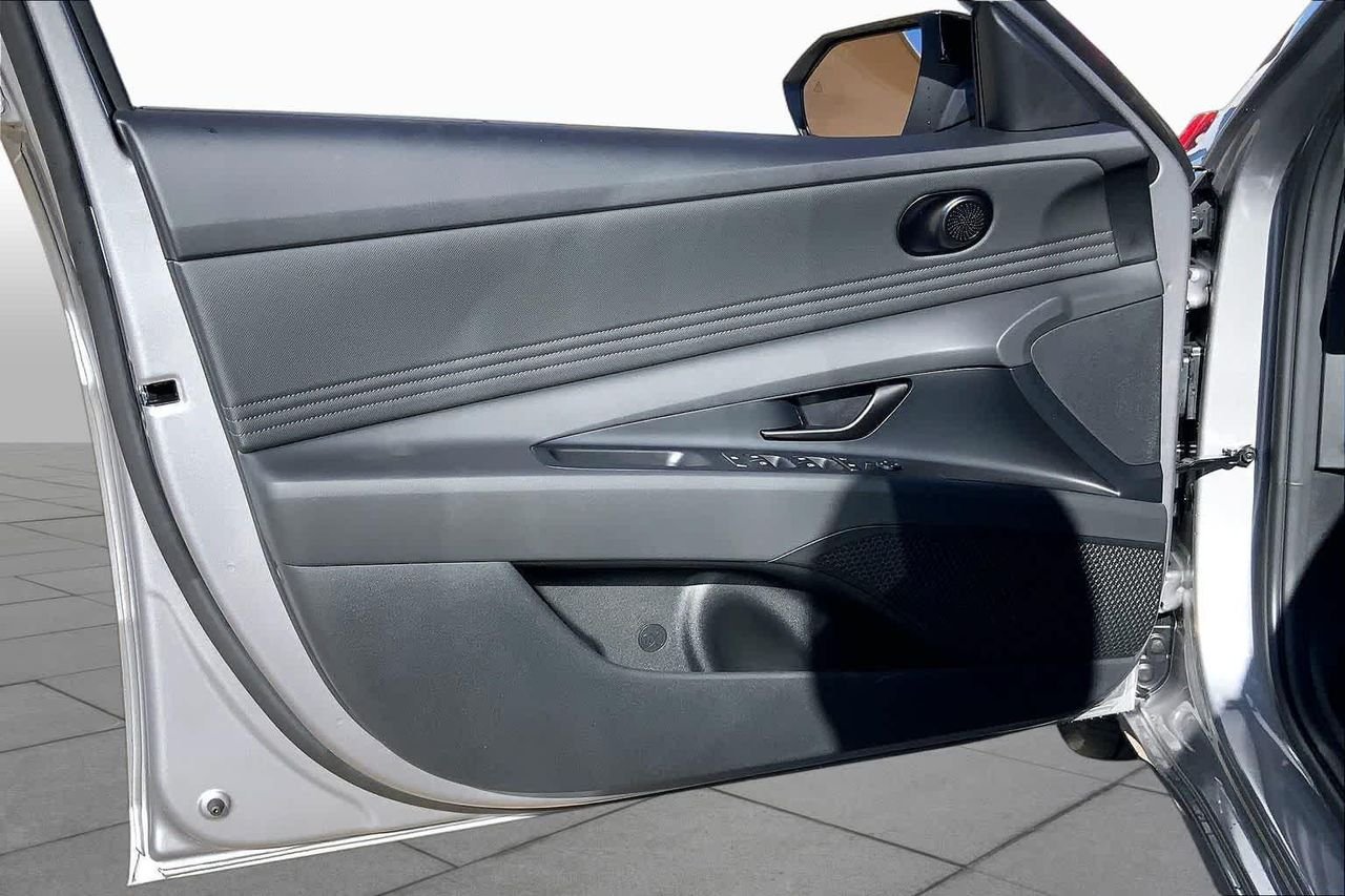 New 2026 Fluid Metal Hyundai SEL Sport Premium image 10
