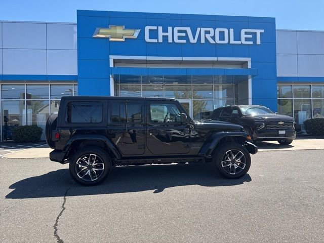 Used 2024  Jeep Sport S image 5