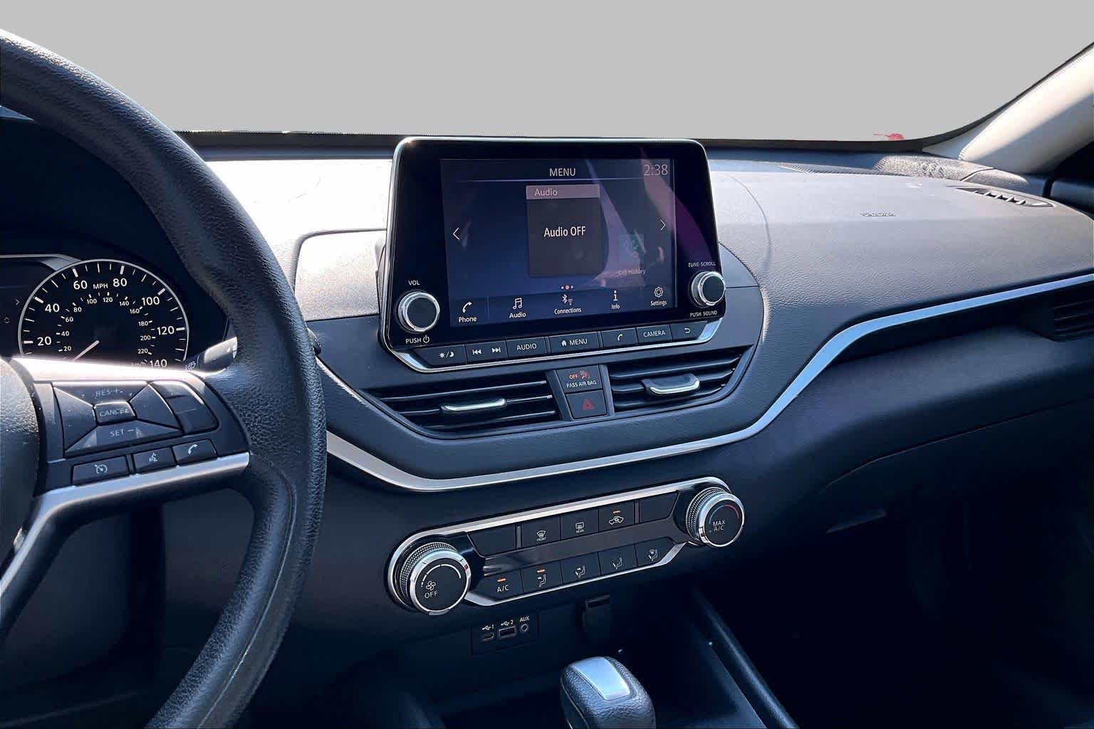 Used 2022 Super Black Nissan 2.5 SV image 7