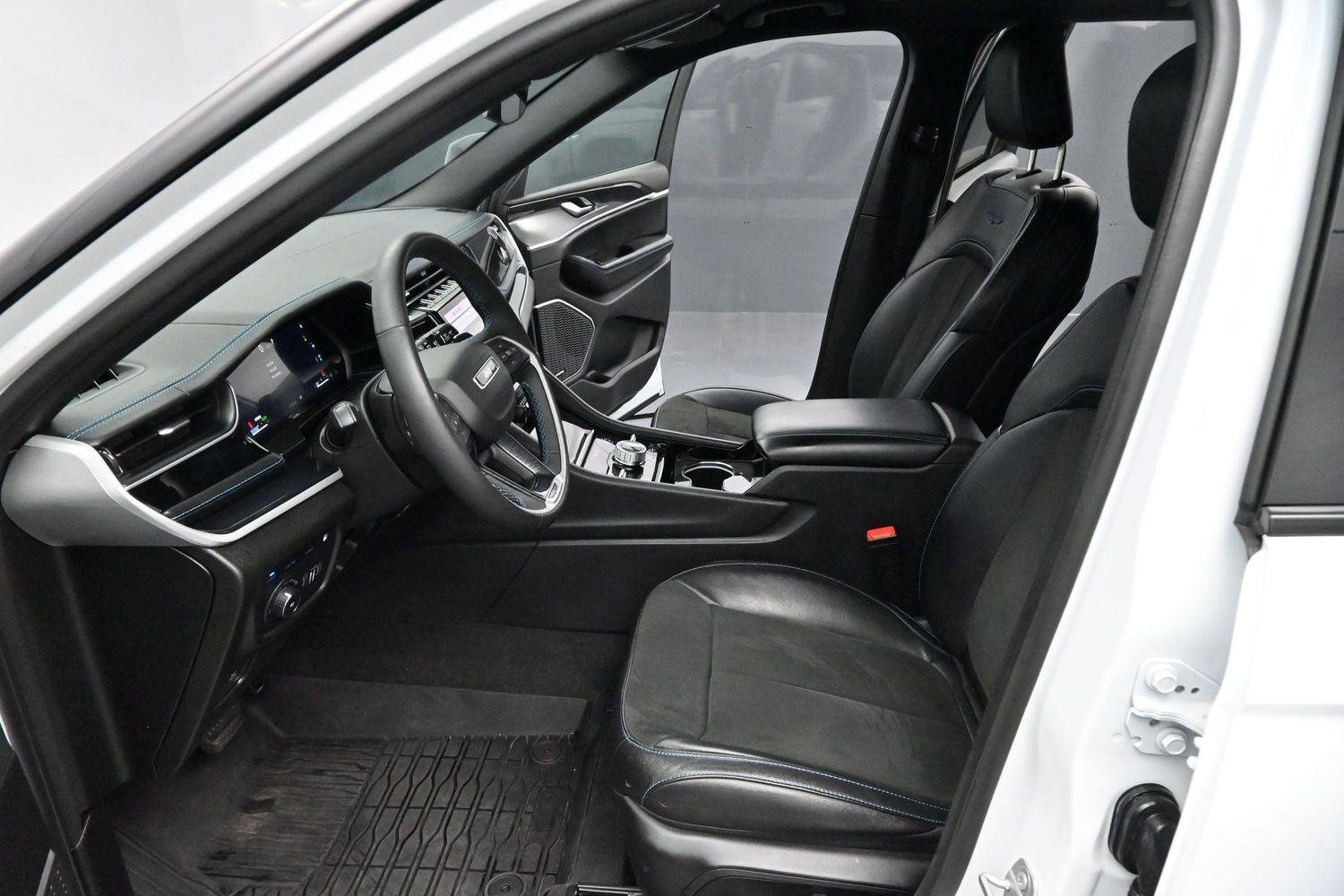 Used 2022 Bright White Clearcoat Jeep Trailhawk image 12