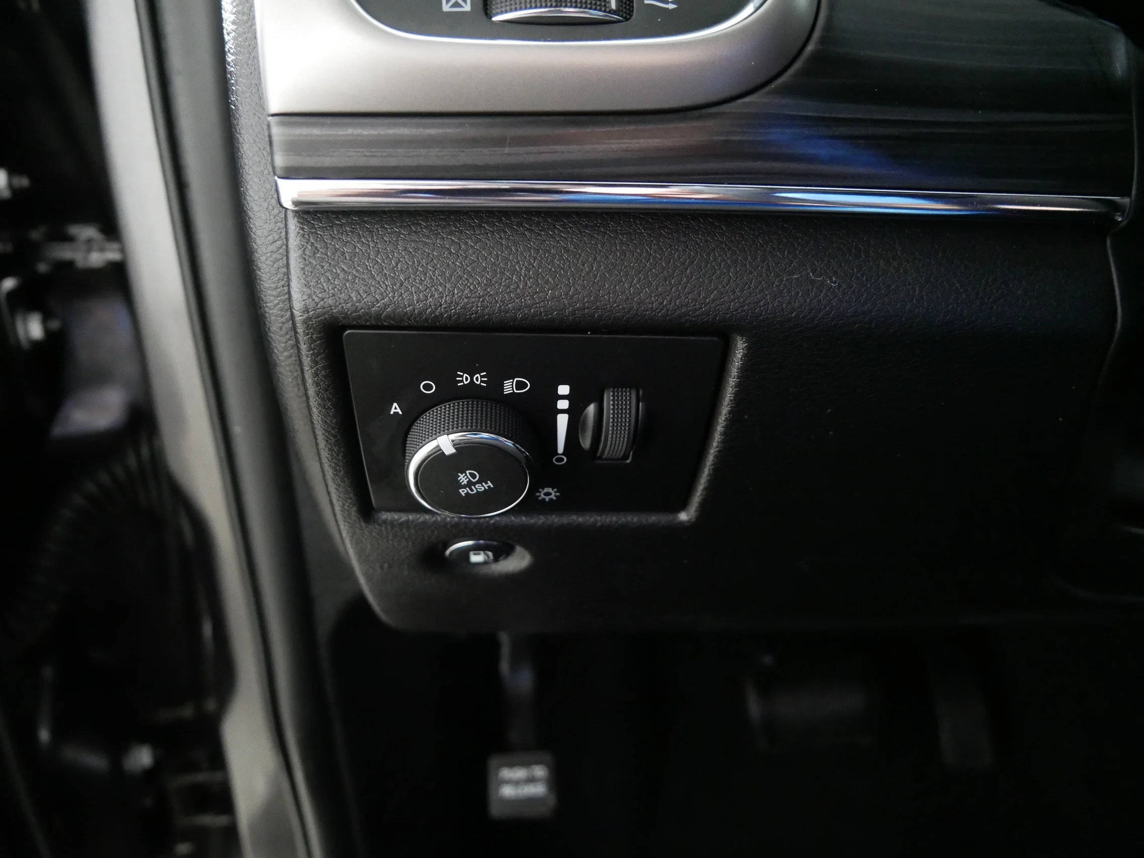 Used 2021 Granite Crystal Metallic Clearcoat Jeep Limited image 26
