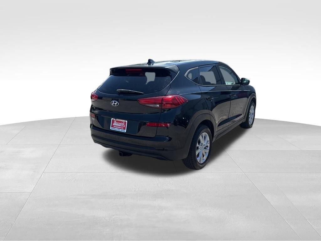 Used 2021 Black Hyundai SE image 5