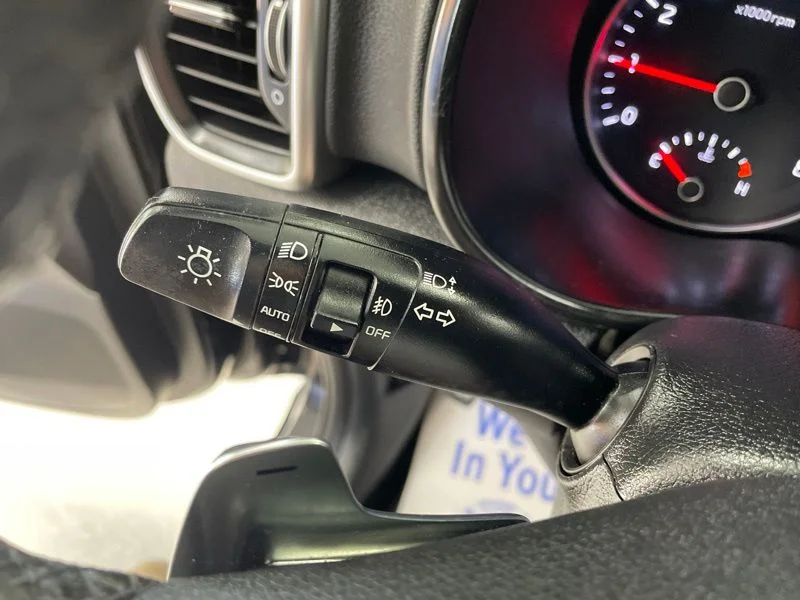 Used 2021 Red Kia S image 21