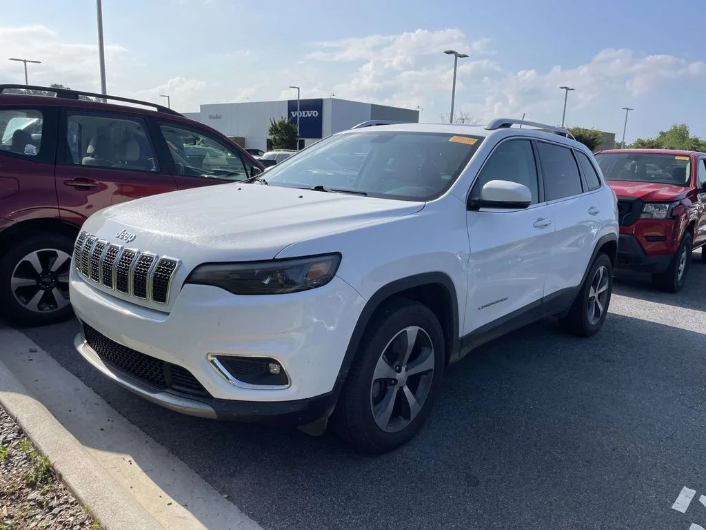 Used 2019 Bright White Clearcoat Jeep Limited image 2