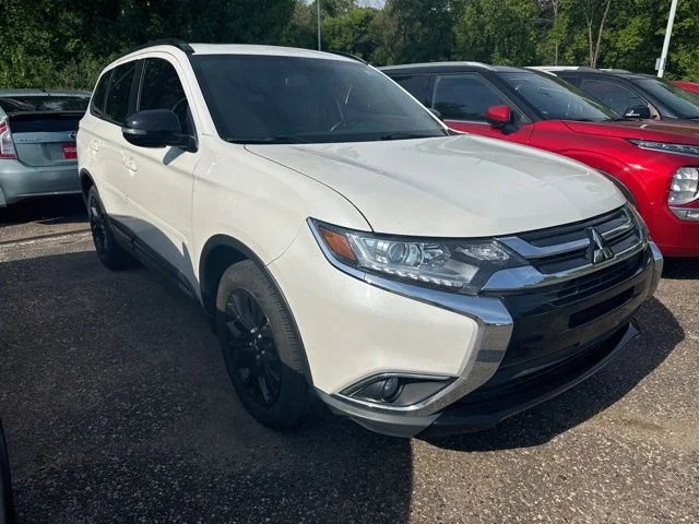 2018 Mitsubishi Outlander LE FWD's photo