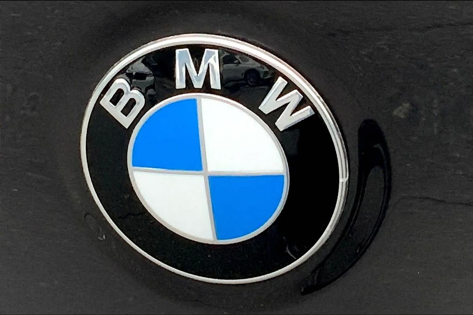 Used 2019 Dark Graphite Metallic BMW xDrive30i image 9