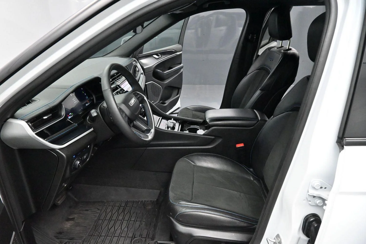 Used 2022 Bright White Clearcoat Jeep Trailhawk image 12