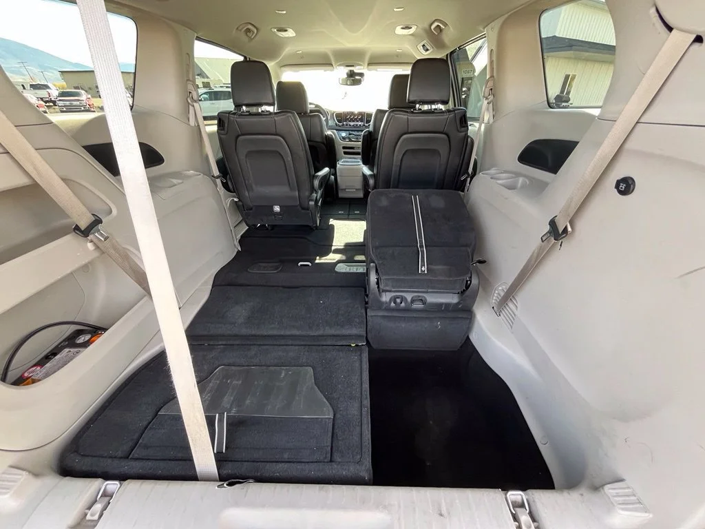 Used 2024 White Chrysler Touring L image 18