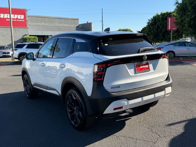 New 2027 Aspen White TriCoat / Super Black Two-tone Nissan SR image 5