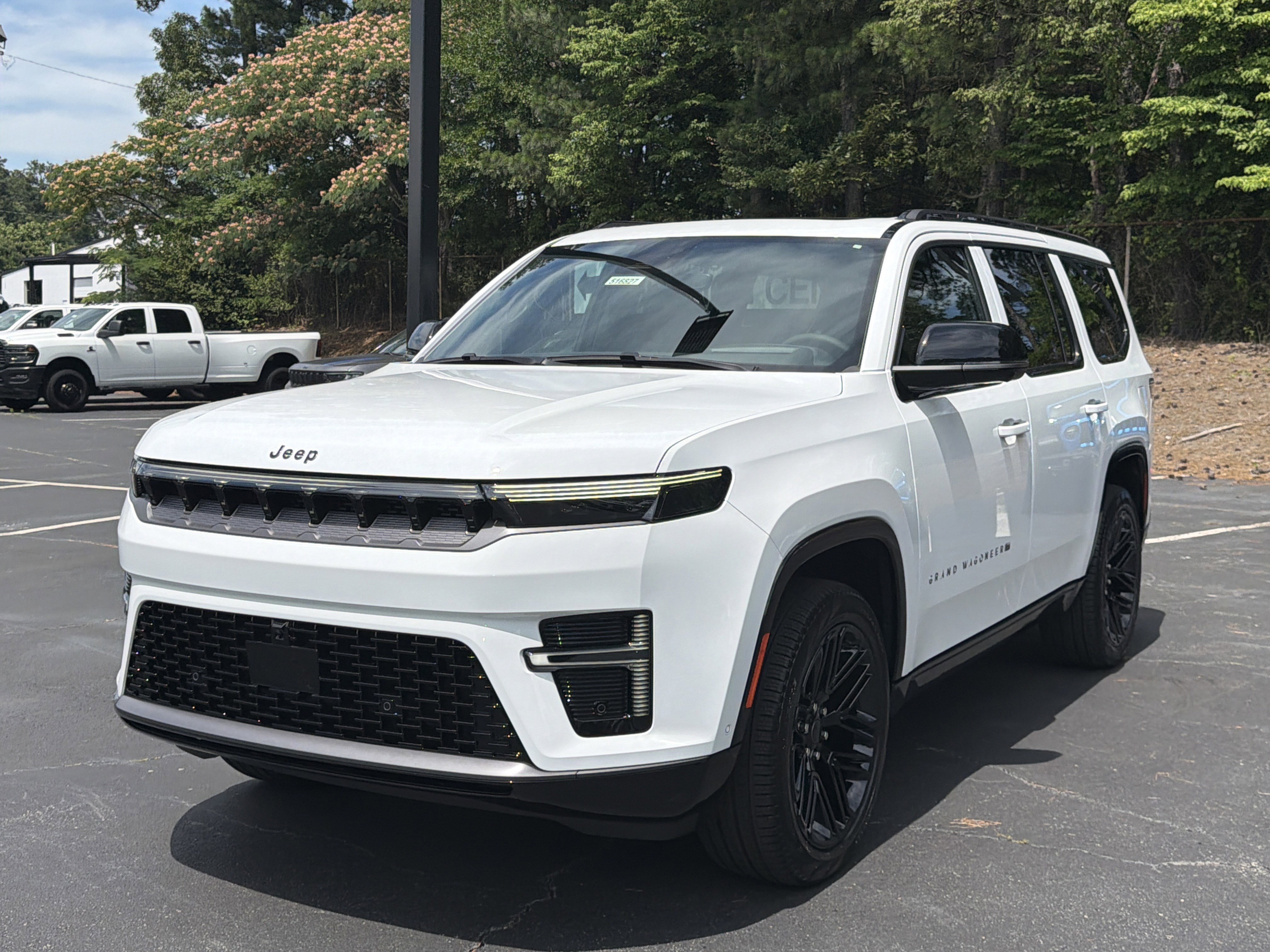 New 2026 Bright White Clear-Coat Exterior Paint Jeep Limited Reserve image 3