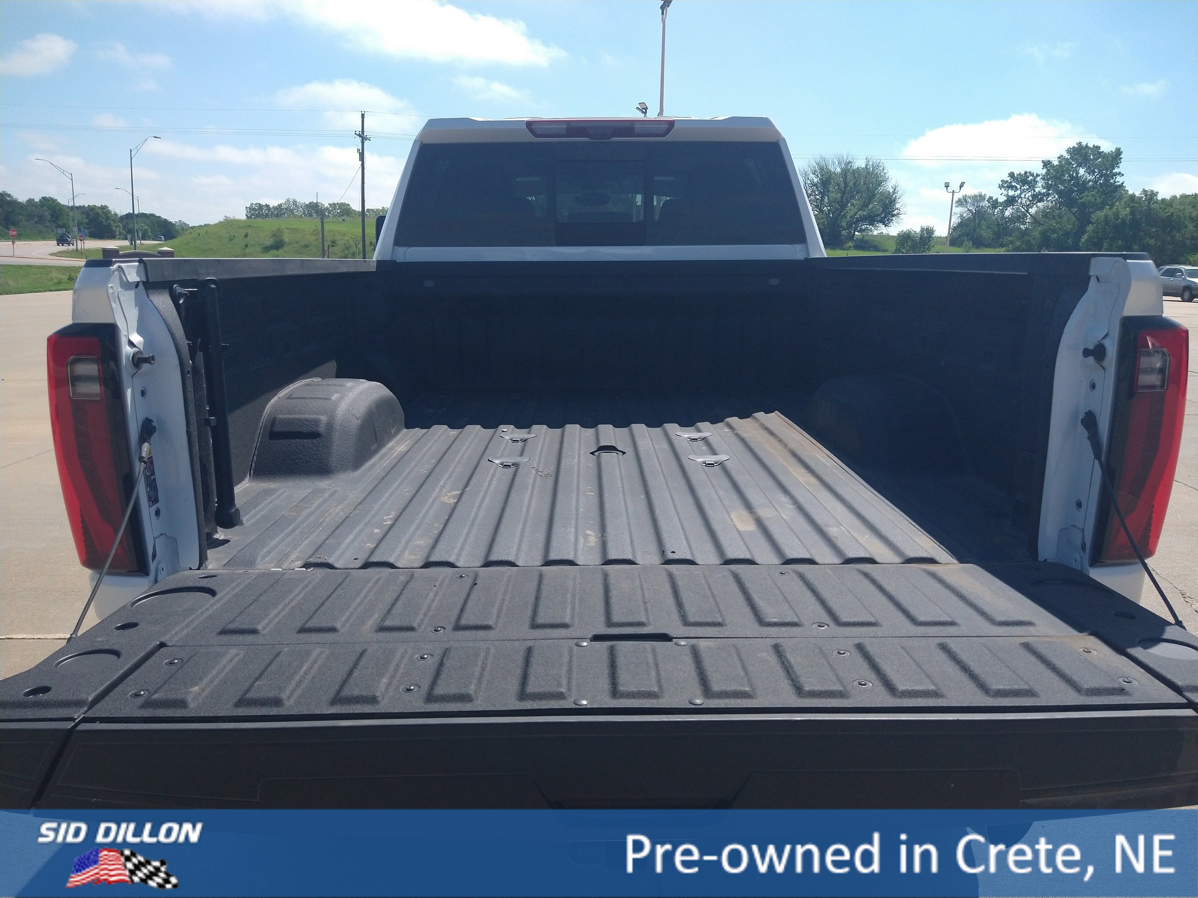 Used 2025 White Frost Tricoat GMC Denali image 17