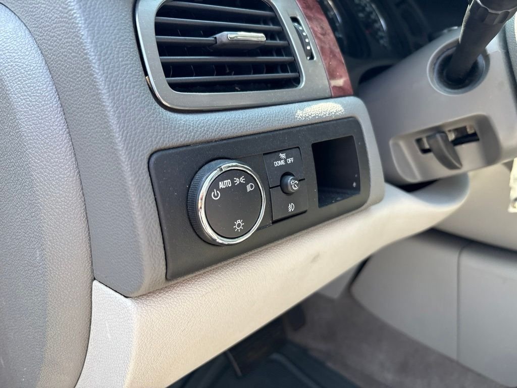 Used 2008 Silver Chevrolet LTZ image 16